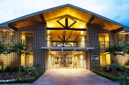 Spring Retreat | 2BR • 5 Min Walk to Galleria