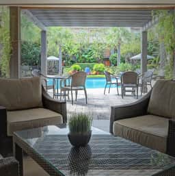 Spring Retreat | 2BR • 5 Min Walk to Galleria