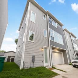 NRG World Cup Stay 3 Stories Sleeps 8