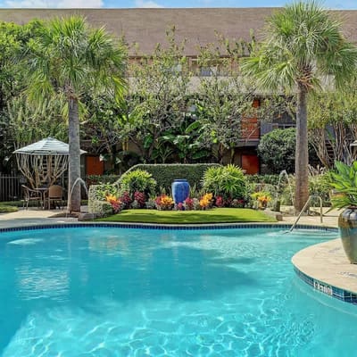 Spring Retreat | 2BR • 5 Min Walk to Galleria