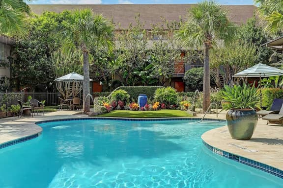 Spring Retreat | 2BR • 5 Min Walk to Galleria