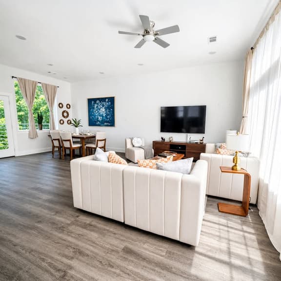 NRG World Cup Stay 3 Stories Sleeps 8
